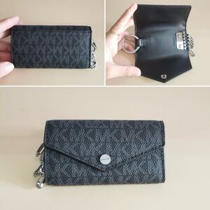 Michael Kors Cooper Signature Logo Key Holder in black NEW